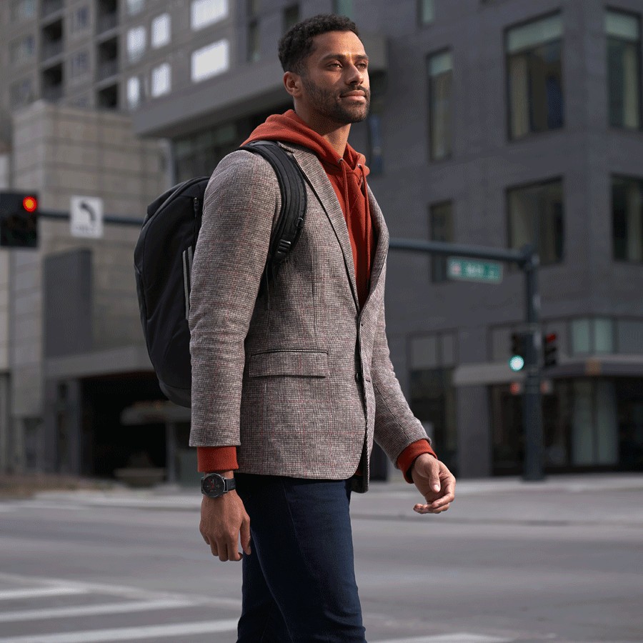 Montre Garmin Epix (Gen 2) Sapphire Titane DLC noir bracelet cuir marron 47 mm 010-02582-30