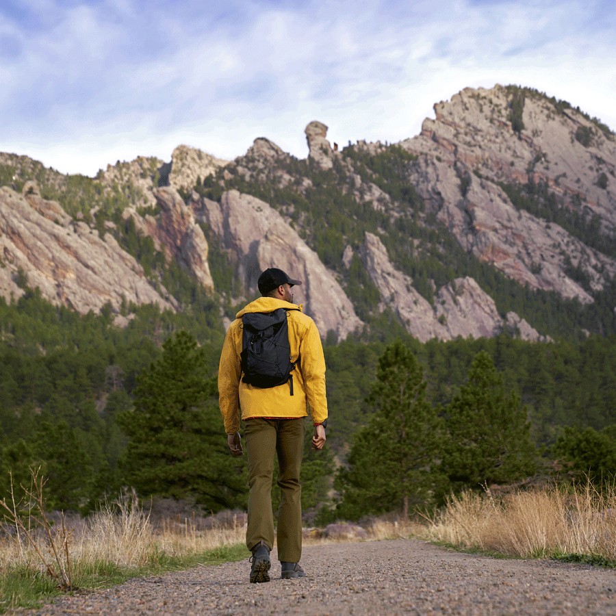 Montre Garmin Epix (Gen 2) Sapphire Titane DLC noir bracelet cuir marron 47 mm 010-02582-30