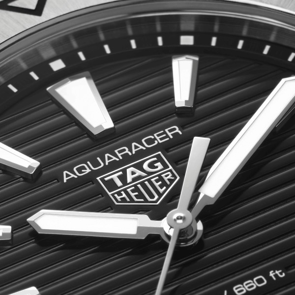 Montre TAG Heuer Aquaracer Professional 200 quartz cadran noir bracelet acier 40 mm