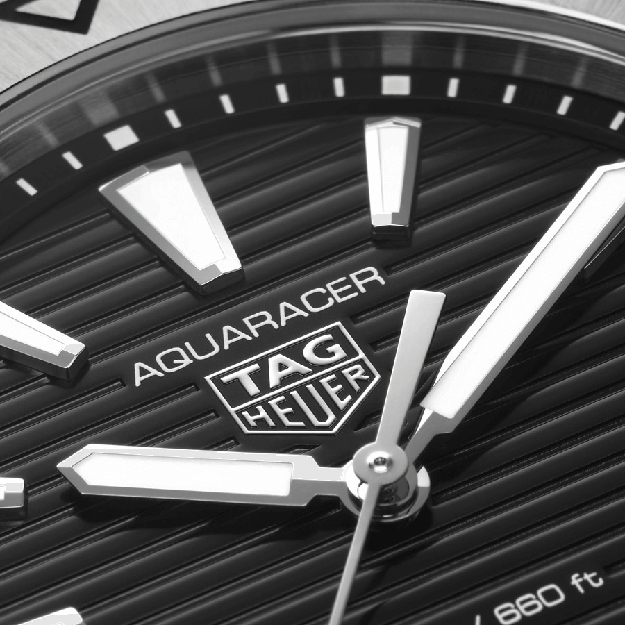 Montre TAG Heuer Aquaracer Professional 200 quartz cadran noir bracelet acier 40 mm
