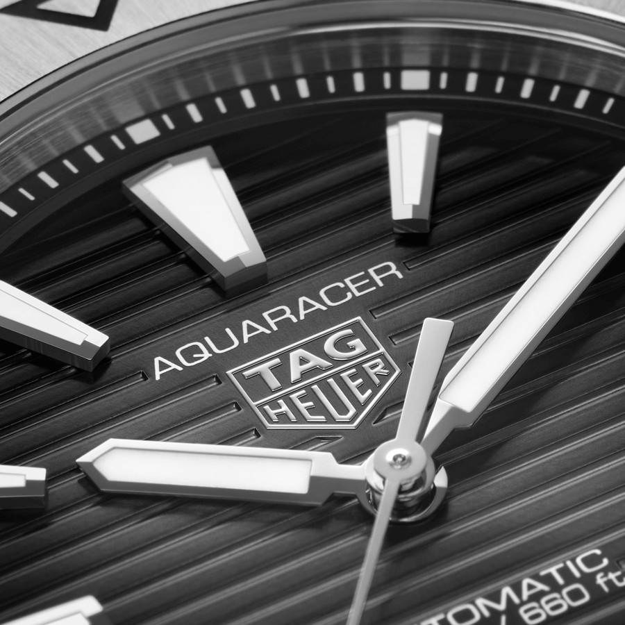 Montre TAG Heuer Aquaracer Professional 200 automatique cadran noir bracelet acier 40 mm WBP2110.BA0627