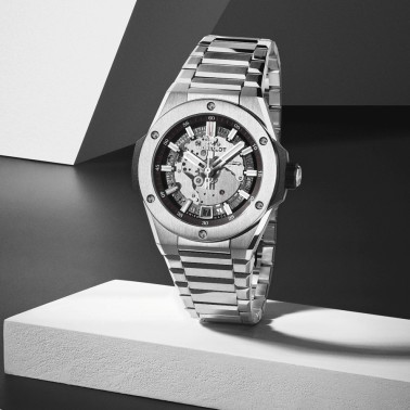 Montre Hublot Big Bang Integral Time Only Titanium automatique cadran gris bracelet titane gris 40 mm