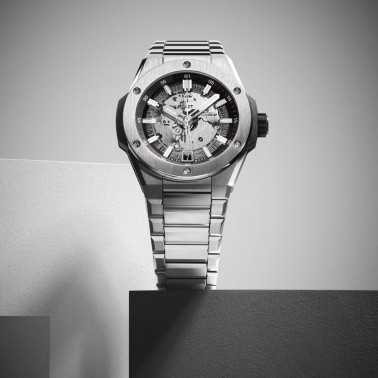 Montre Hublot Big Bang Integral Time Only Titanium automatique cadran gris bracelet titane gris 40 mm