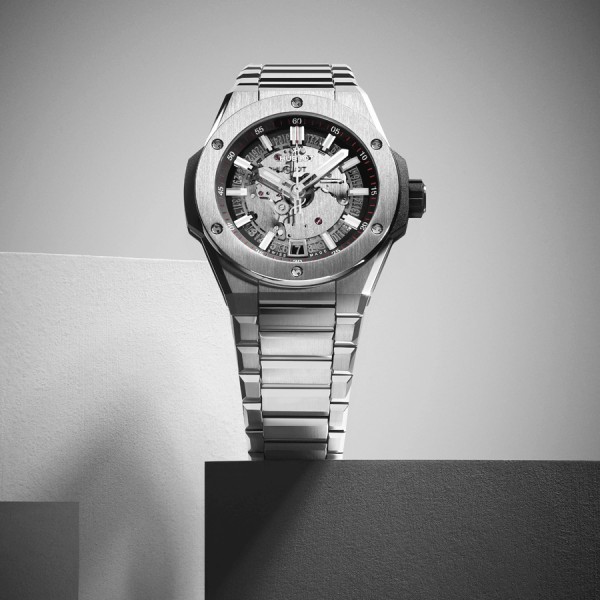 Montre Hublot Big Bang Integral Time Only Titanium automatique cadran gris bracelet titane gris 40 mm
