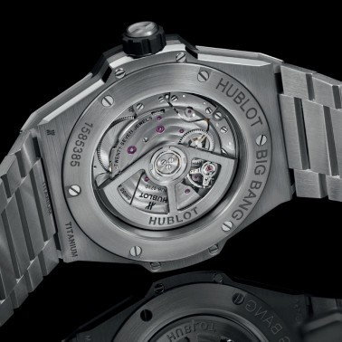 Montre Hublot Big Bang Integral Time Only Titanium automatique cadran gris bracelet titane gris 40 mm