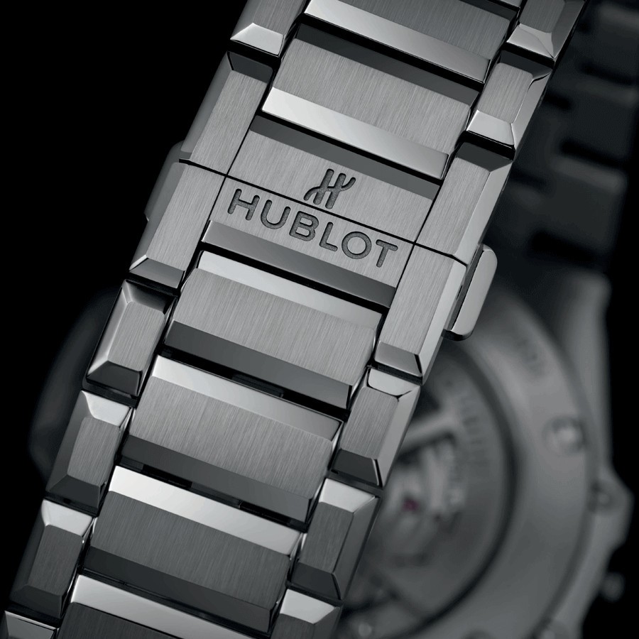 Montre Hublot Big Bang Integral Time Only Titanium automatique cadran gris bracelet titane gris 40 mm
