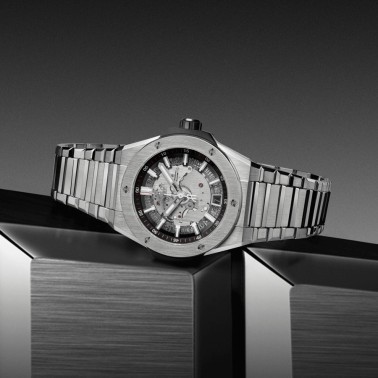 Montre Hublot Big Bang Integral Time Only Titanium automatique cadran gris bracelet titane gris 40 mm