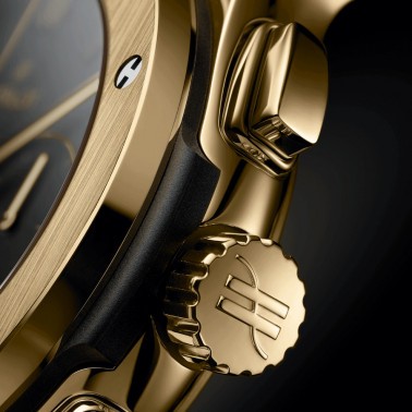 Montre Hublot Classic Fusion Chronograph Yellow Gold automatique cadran noir bracelet caoutchouc noir 42 mm