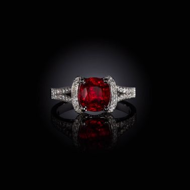 Lepage Le Siam ring in white gold, pigeon blood ruby and diamonds