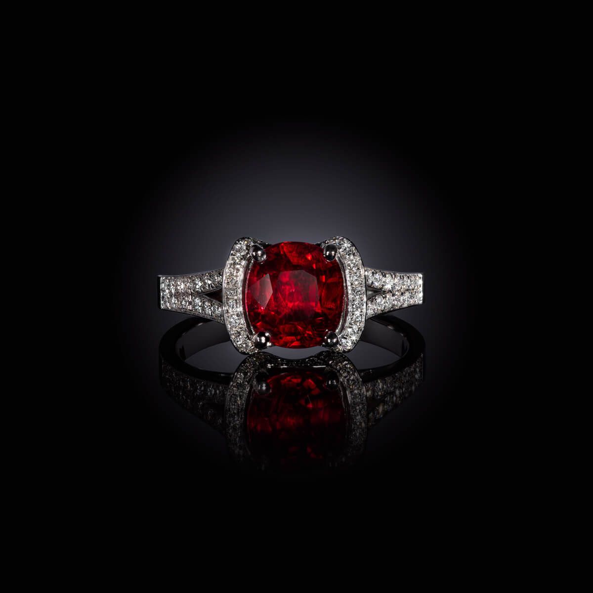 Lepage Le Siam ring in white gold, pigeon blood ruby and diamonds