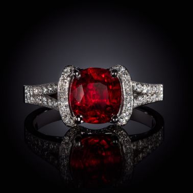 Lepage Le Siam ring in white gold, pigeon blood ruby and diamonds