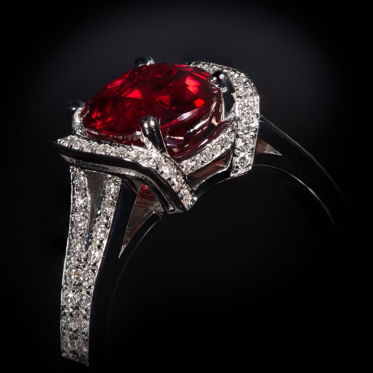 Lepage Le Siam ring in white gold, pigeon blood ruby and diamonds