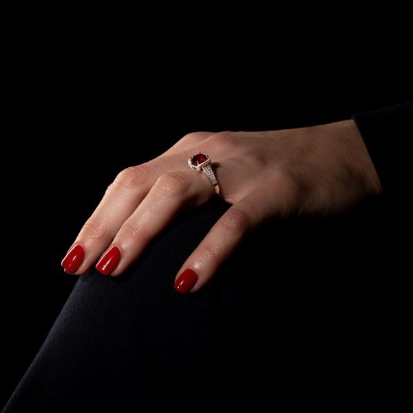 Lepage Le Siam ring in white gold, pigeon blood ruby and diamonds