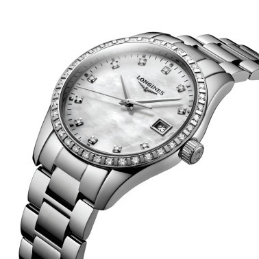 Montre Longines Conquest Classic quartz cadran nacre blanche lunette sertie bracelet acier 34 mm L2.386.0.87.6