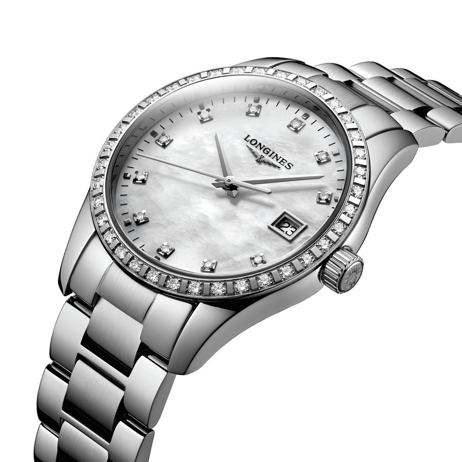Montre Longines Conquest Classic quartz cadran nacre blanche lunette sertie bracelet acier 34 mm L2.386.0.87.6
