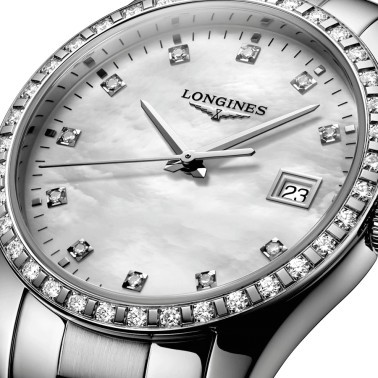 Montre Longines Conquest Classic quartz cadran nacre blanche lunette sertie bracelet acier 34 mm L2.386.0.87.6