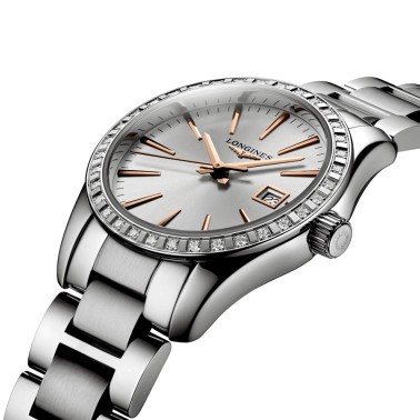 Montre Longines Conquest Classic quartz cadran argenté lunette sertie bracelet acier 29,5 mm L2.286.0.72.6
