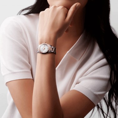 Montre Longines Conquest Classic quartz cadran nacre bracelet bicolore 29.50 mm L2.286.3.87.7