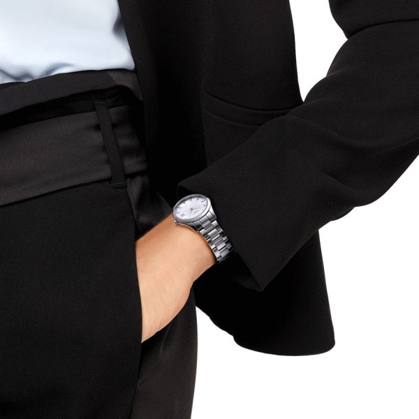 Montre Longines Conquest Classic quartz cadran nacre blanche bracelet acier 34 mm L2.386.4.87.6