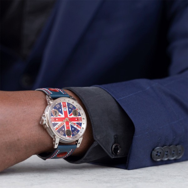 Montre BRM V6-44 "England" automatique NOS 44 mm