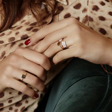 Bague Ginette NY Mini Ever Disc en or rose et diamants noirs