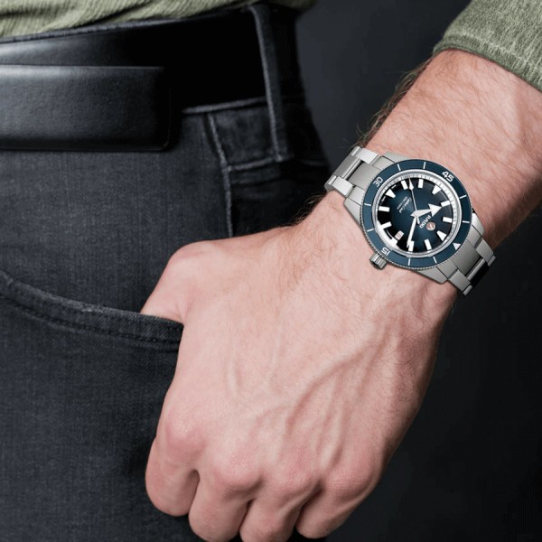 Montre Rado Captain Cook automatique cadran bleu bracelet acier 42 mm R32105203