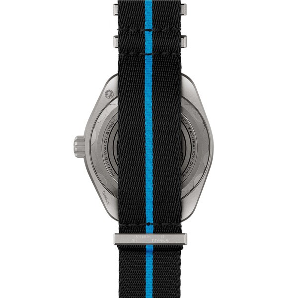 Montre Omega Seamaster Planet Ocean 6000M Ultra Deep Co-Axial titane cadran noir bracelet NATO 45,5 mm