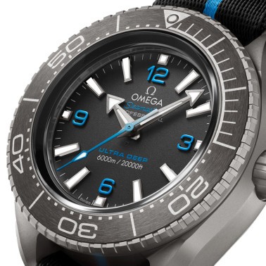 Montre Omega Seamaster Planet Ocean 6000M Ultra Deep Co-Axial titane cadran noir bracelet NATO 45,5 mm