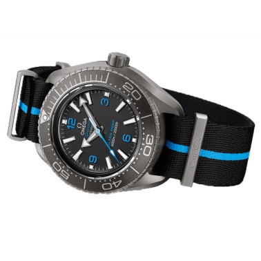 Montre Omega Seamaster Planet Ocean 6000M Ultra Deep Co-Axial titane cadran noir bracelet NATO 45,5 mm