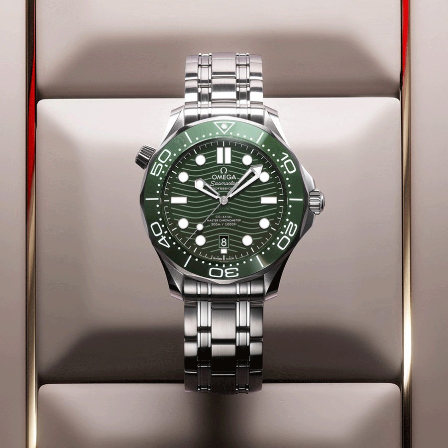 Montre Omega Seamaster Diver 300m Co-Axial Master Chronometer cadran vert bracelet acier 42 mm