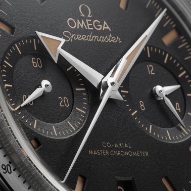 Montre Omega Speedmaster '57 Co-Axial Master Chronometer cadran noir bracelet cuir 40,5 mm