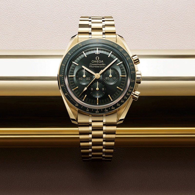 Montre Omega Speedmaster Moonwatch Or Moonshine cadran vert bracelet or