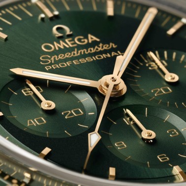 Omega Speedmaster Moonwatch Co‑Axial Master Chronometer watch in gold Moonshine green dial gold bracelet 42 mm