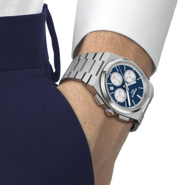 Montre Tissot PRX Chronographe automatique cadran bleu bracelet acier 42 mm