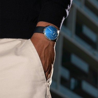 Montre Ressence Type 8 C titane automatique cadran Cobalt bracelet tissus gris 42,9 mm