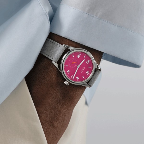 Montre NOMOS Club Campus Deep Pink mécanique cadran rose bracelet cuir gris 36 mm 711