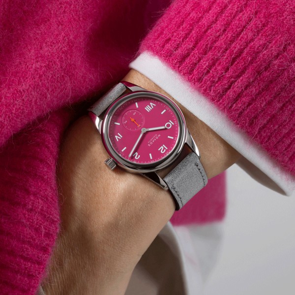 Montre NOMOS Club Campus Deep Pink mécanique cadran rose bracelet cuir gris 36 mm 711