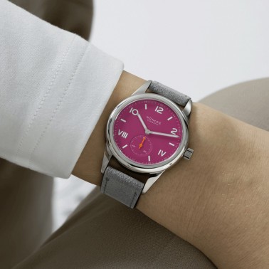 Montre NOMOS Club Campus Deep Pink mécanique cadran rose bracelet cuir gris 36 mm 711