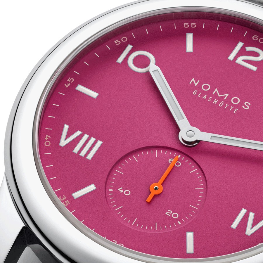 Montre NOMOS Club Campus Deep Pink mécanique cadran rose bracelet cuir gris 36 mm 711