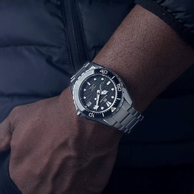 Montre Grand Seiko Evolution 9 Plongée Titane Spring Drive cadran noir bracelet titane 43,8 mm