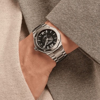 Montre Baume et Mercier Riviera automatique cadran gris fumé bracelet acier 42 mm 10702