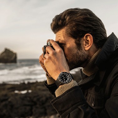 Montre Rado Captain Cook High-Tech Ceramic Diver automatique cadran noir bracelet caoutchouc noir 43 mm R32129158