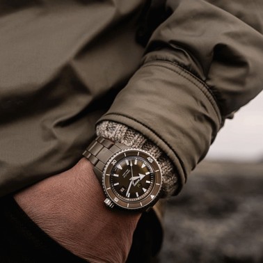 Montre Rado Captain Cook High-Tech Ceramic Diver automatique cadran vert bracelet céramique vert 43 mm R32130312