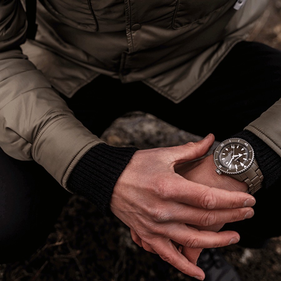 Rado Captain Cook High-Tech Ceramic Diver automatic watch green dial green ceramic bracelet 43 mm R32130312