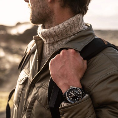 Montre Rado Captain Cook High-Tech Ceramic Diver automatique cadran noir bracelet céramique noir 43 mm R32129152