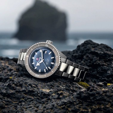 Rado Captain Cook High-Tech Ceramic Diver automatic watch blue dial grey ceramic bracelet 43 mm R32144202