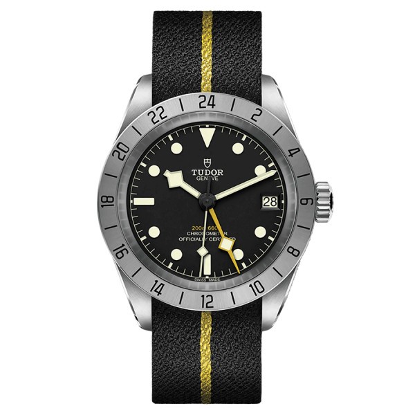 Montre Tudor Black Bay Pro automatique cadran noir bracelet tissu noir avec bande jaune 39 mm