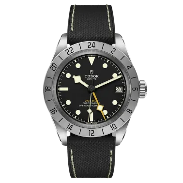 Montre Tudor Black Bay Pro automatique cadran noir bracelet caoutchouc et cuir noir 39 mm