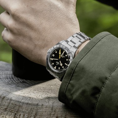 Montre Tudor Black Bay Pro automatique cadran noir bracelet acier 39 mm