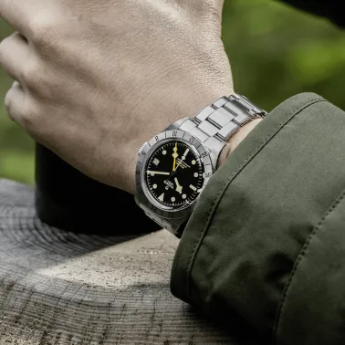 Montre Tudor Black Bay Pro automatique cadran noir bracelet acier 39 mm